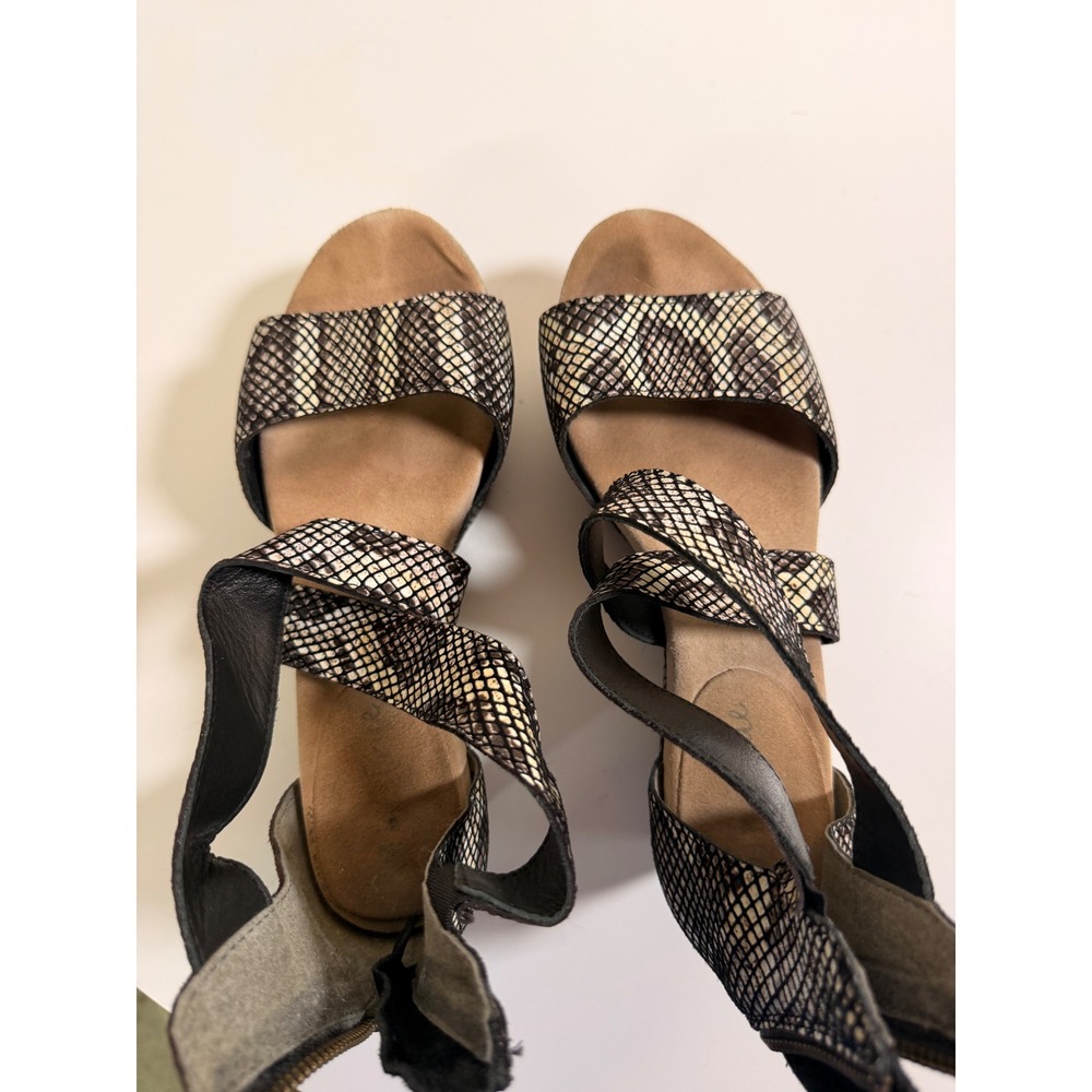 Edgy Platform Sandals Womens‎ 38 Snakeskin Excellent Strappy Wedge Zip